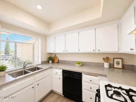Kitchen - 2762 Erringer Rd #15, Simi Valley, CA 93065 photo 2 of 3