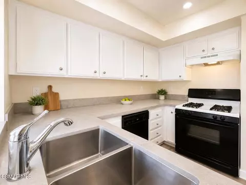 Kitchen - 2762 Erringer Rd #15, Simi Valley, CA 93065 photo 3 of 3