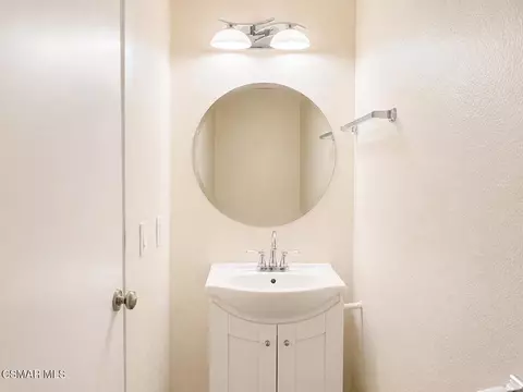 Bath - 2762 Erringer Rd #15, Simi Valley, CA 93065 photo 2 of 2