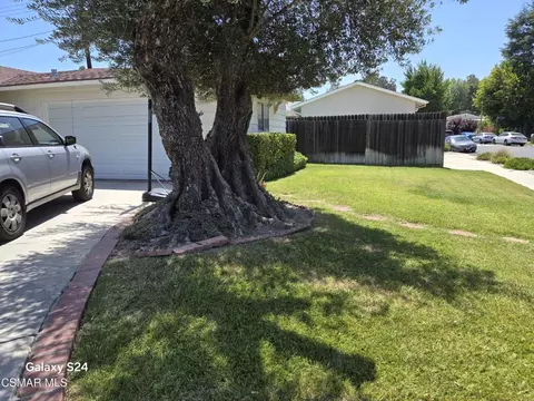 23824 Oxnard St, Woodland Hills, CA 91367