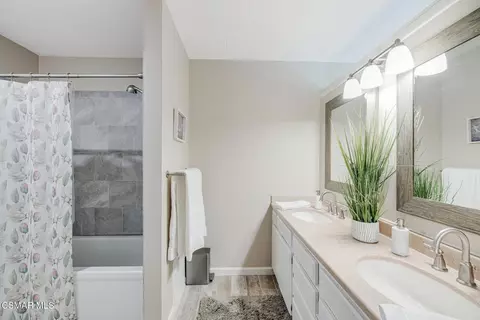 Bath - 4507 N Ashtree St, Moorpark, CA 93021 photo 2 of 3