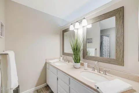 Bath - 4507 N Ashtree St, Moorpark, CA 93021 photo 3 of 3