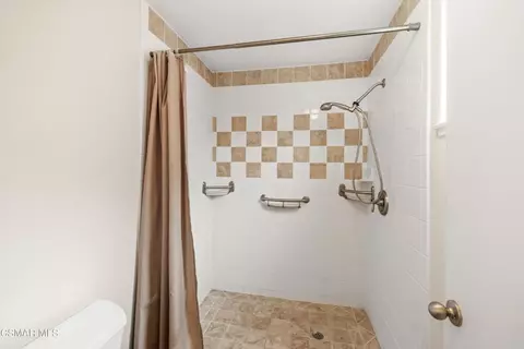 Bath - 1877 Fred Ave, Simi Valley, CA 93065 photo 2 of 5