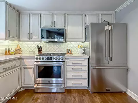 Kitchen - 657 Cartpath Pl, Simi Valley, CA 93065 photo 3 of 4