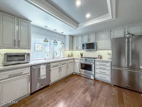 Kitchen - 657 Cartpath Pl, Simi Valley, CA 93065 photo 2 of 4