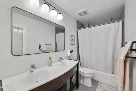 Bath - 3066 Apache Cir, Thousand Oaks, CA 91360 photo 1 of 3