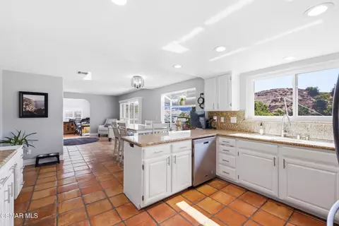 Kitchen - 1314 Gonzales Rd, Simi Valley, CA 93063 photo 6 of 7