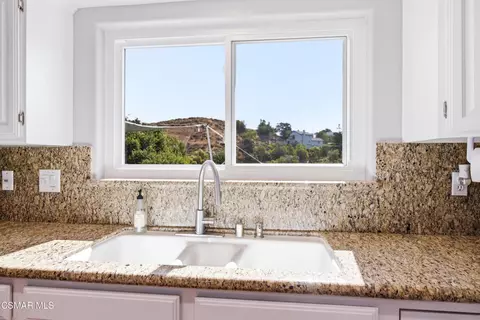 Kitchen - 1314 Gonzales Rd, Simi Valley, CA 93063 photo 4 of 7