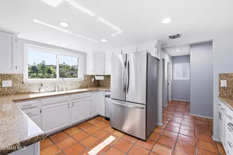 Kitchen - 1314 Gonzales Rd, Simi Valley, CA 93063 photo 3 of 7