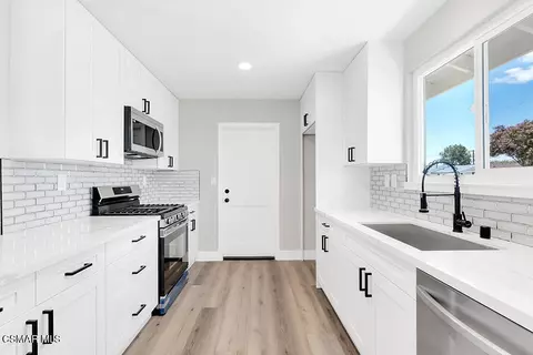 Kitchen - 1548 Wallace St, Simi Valley, CA 93065 photo 3 of 4