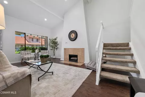 Living - 586 Durango Ct, Camarillo, CA 93010 photo 4 of 7