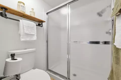Bath - 586 Durango Ct, Camarillo, CA 93010 photo 3 of 5