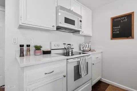 Kitchen - 586 Durango Ct, Camarillo, CA 93010 photo 4 of 4