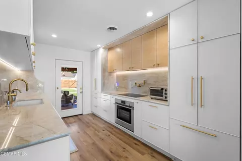 Kitchen - 7039 Sylvia Ave, Reseda, CA 91335 photo 3 of 4
