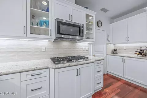 Kitchen - 239 Chantilly Cir, Simi Valley, CA 93065 photo 4 of 5