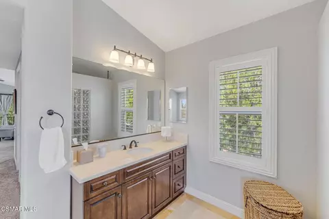 Bath - 12376 Palmer Dr, Moorpark, CA 93021 photo 5 of 8
