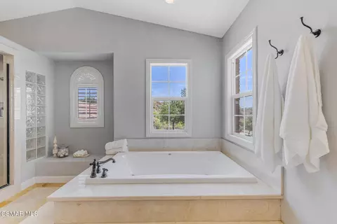 Bath - 12376 Palmer Dr, Moorpark, CA 93021 photo 6 of 8