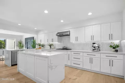 1725 Royal Saint George Dr, Westlake Village, CA 91362