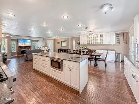 Kitchen - 1351 Rambling Rd, Simi Valley, CA 93065 photo 8 of 9