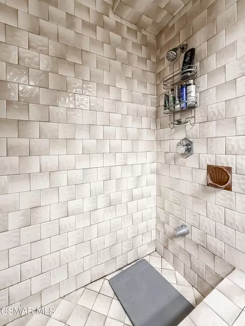 Bath - 1351 Rambling Rd, Simi Valley, CA 93065 photo 2 of 8