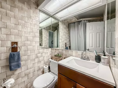 Bath - 1351 Rambling Rd, Simi Valley, CA 93065 photo 1 of 8