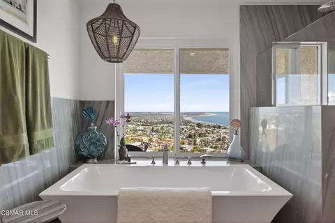 Bath - 818 Caliente Ln, Ventura, CA 93001 photo 3 of 12