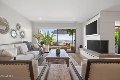 Living - 818 Caliente Ln, Ventura, CA 93001 photo 3 of 6