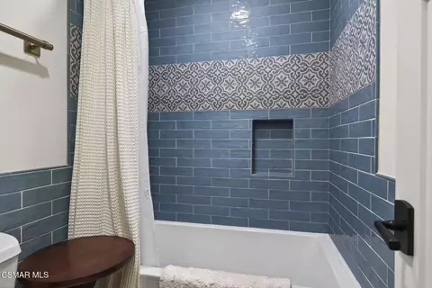Bath - 818 Caliente Ln, Ventura, CA 93001 photo 12 of 12
