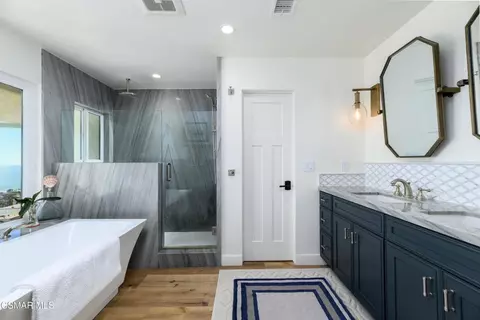 Bath - 818 Caliente Ln, Ventura, CA 93001 photo 5 of 12