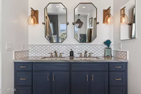 Bath - 818 Caliente Ln, Ventura, CA 93001 photo 7 of 12