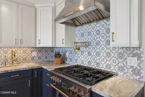 Kitchen - 818 Caliente Ln, Ventura, CA 93001 photo 9 of 15