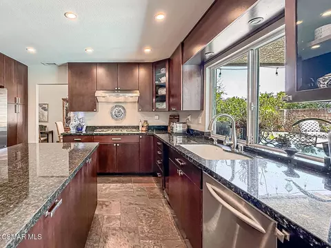 Kitchen - 3029 Bianca Cir, Simi Valley, CA 93063 photo 5 of 10