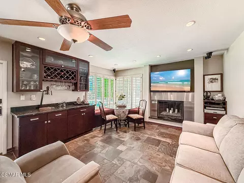 Living - 3029 Bianca Cir, Simi Valley, CA 93063 photo 6 of 7