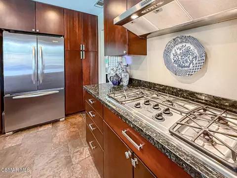 Kitchen - 3029 Bianca Cir, Simi Valley, CA 93063 photo 8 of 10