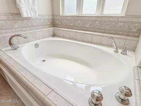 Bath - 3029 Bianca Cir, Simi Valley, CA 93063 photo 7 of 10