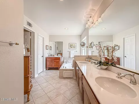 Bath - 3029 Bianca Cir, Simi Valley, CA 93063 photo 4 of 10