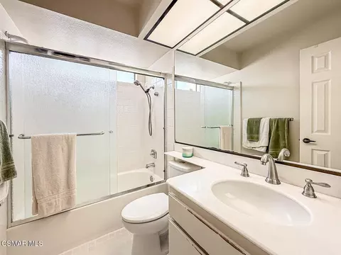 Bath - 3029 Bianca Cir, Simi Valley, CA 93063 photo 9 of 10