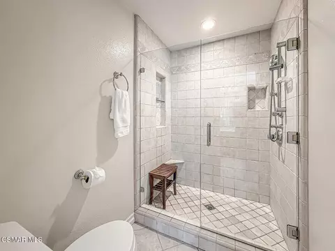 Bath - 3029 Bianca Cir, Simi Valley, CA 93063 photo 8 of 10