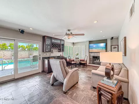 Living - 3029 Bianca Cir, Simi Valley, CA 93063 photo 4 of 7