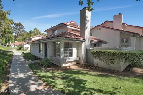 953 Quarterhorse Ln, Oak Park, CA 91377