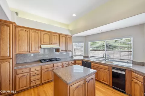Kitchen - 5490 Wembly Ave, Oak Park, CA 91377 photo 3 of 5