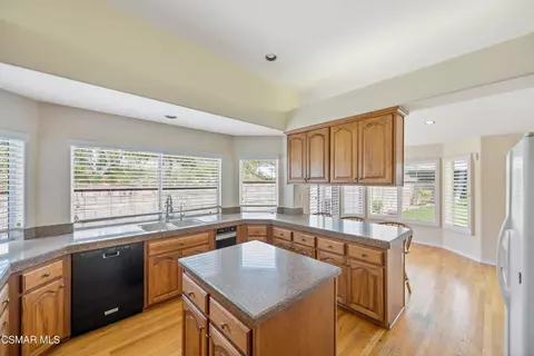 Kitchen - 5490 Wembly Ave, Oak Park, CA 91377 photo 2 of 5