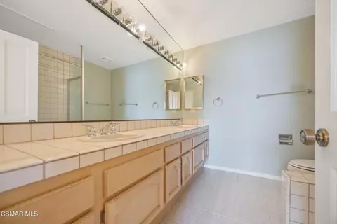 Bath - 5490 Wembly Ave, Oak Park, CA 91377 photo 1 of 2