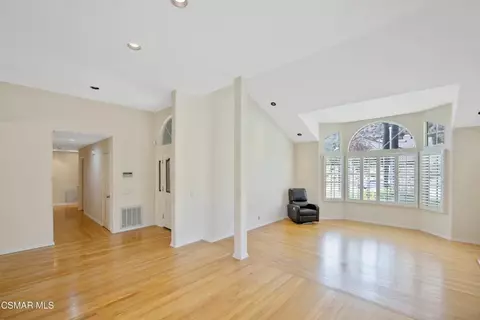 Living - 5490 Wembly Ave, Oak Park, CA 91377 photo 4 of 5