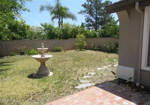 Exterior - 986 Lincoln Ct, Simi Valley, CA 93065 photo 3 of 4