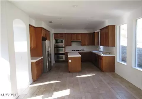 Kitchen - 986 Lincoln Ct, Simi Valley, CA 93065 photo 1 of 1