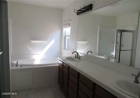 Bath - 986 Lincoln Ct, Simi Valley, CA 93065 photo 1 of 1