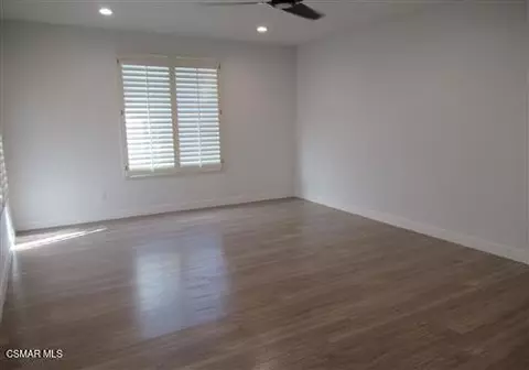 Living - 986 Lincoln Ct, Simi Valley, CA 93065 photo 4 of 4