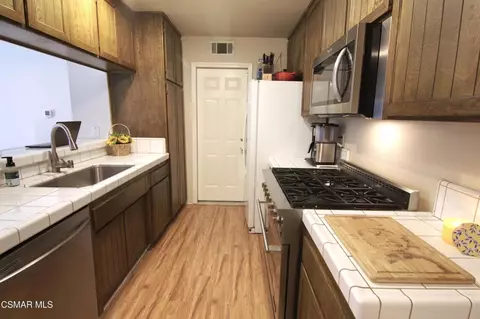 992 Vallejo Ave, Simi Valley, CA 93065 photo 9