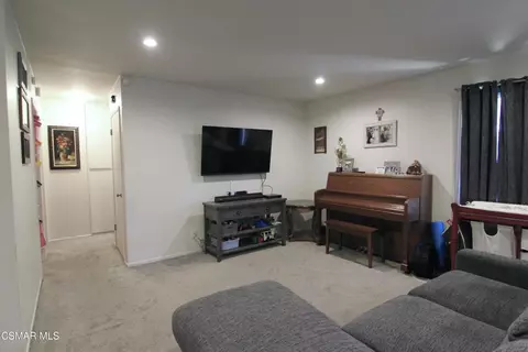 992 Vallejo Ave, Simi Valley, CA 93065 photo 4